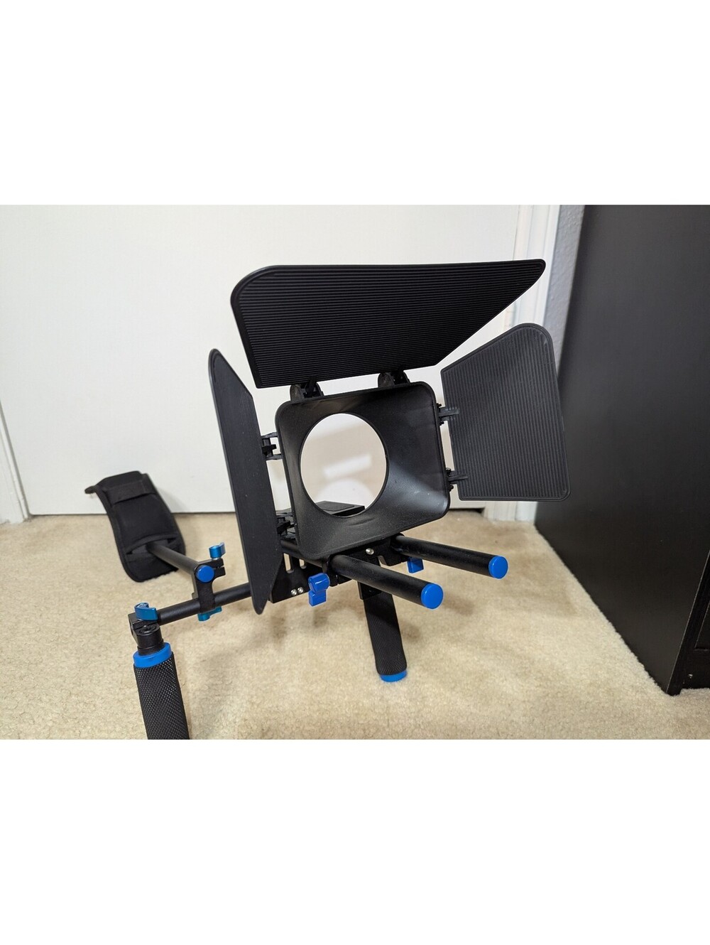 NEEWER Camera Shoulder Rig Kit - Picture 3 of 5